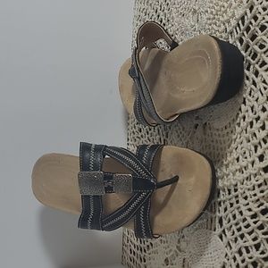 Naturalizer Black Leather Women   Comfortable Soft  Thong Sandals Size 6.5